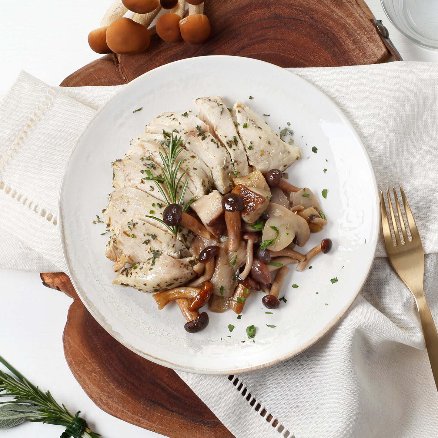 Pollo alle erbe con funghi